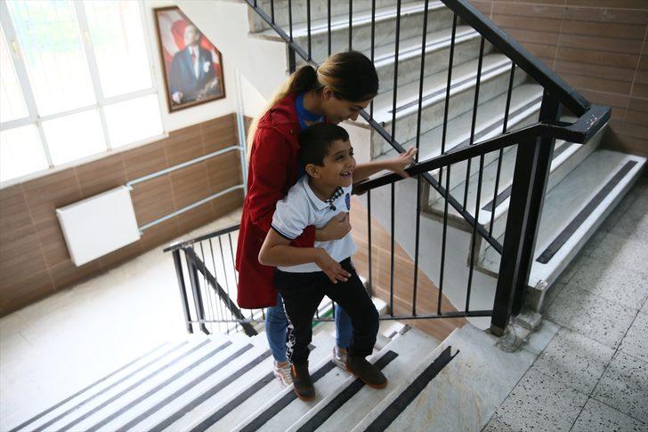 Engelli oğlu okusun diye yaptığı fedakarlık gözleri yaşarttı!  G1