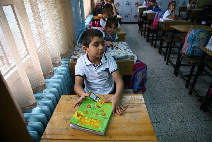 Engelli oğlu okusun diye yaptığı fedakarlık gözleri yaşarttı!  G2