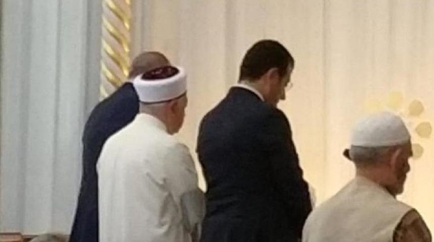 Erdoğan ile İmamoğlu cuma namazını yan yana kıldı