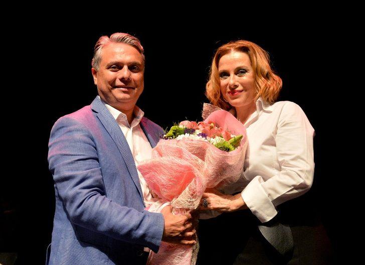 Yeni sezon Zuhal Olcay konseriyle başladı G1