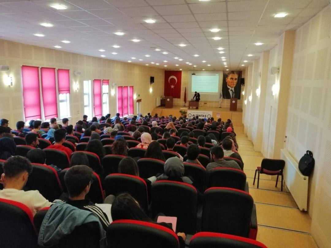 Altıntaş Meslek Y&uuml;ksekokulu&rsquo;nda &rsquo;&rsquo;T&uuml;ketici hakları konferansı&rsquo;&rsquo; verildi