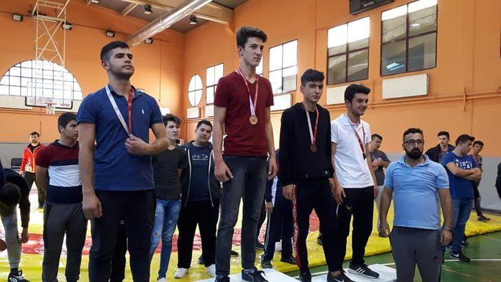 Güreşte İmam Hatiplilerin başarısı G3