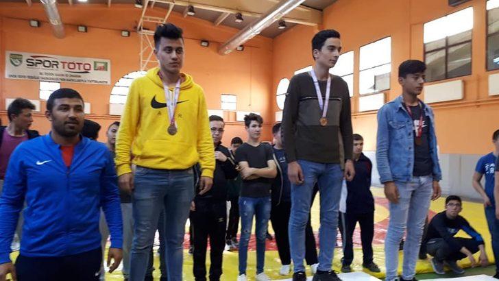 Güreşte İmam Hatiplilerin başarısı G4