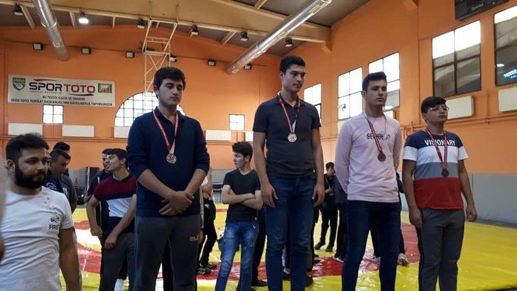 Güreşte İmam Hatiplilerin başarısı G5