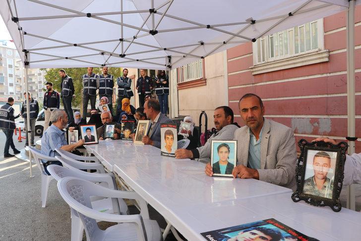 HDP önünde eylem yapan Halime teyze: Teröristler yeğenimi yanımdan kaçırdı G5