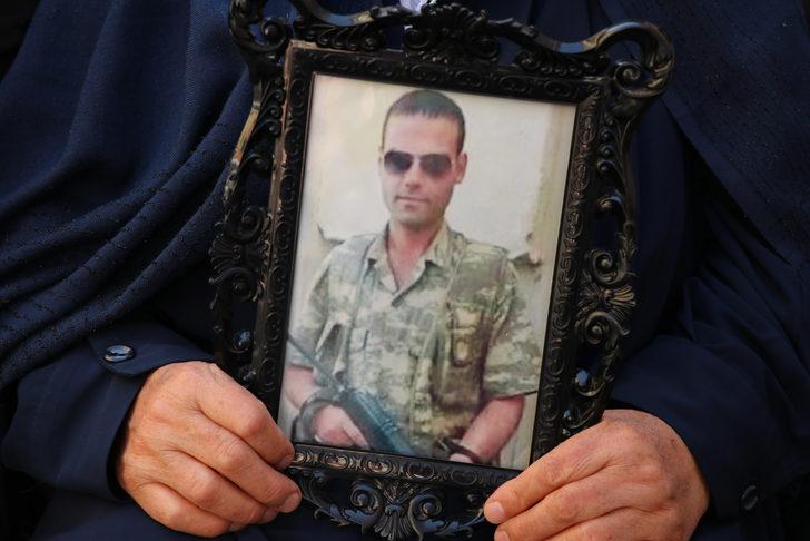 HDP önünde eylem yapan Halime teyze: Teröristler yeğenimi yanımdan kaçırdı G1