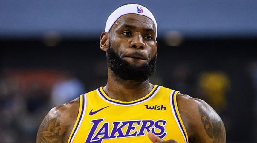 Los Angeles Lakers ilk galibiyetini aldı