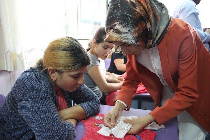 Roman kadınlar el emeği göz nuru ürünler üretecek G1