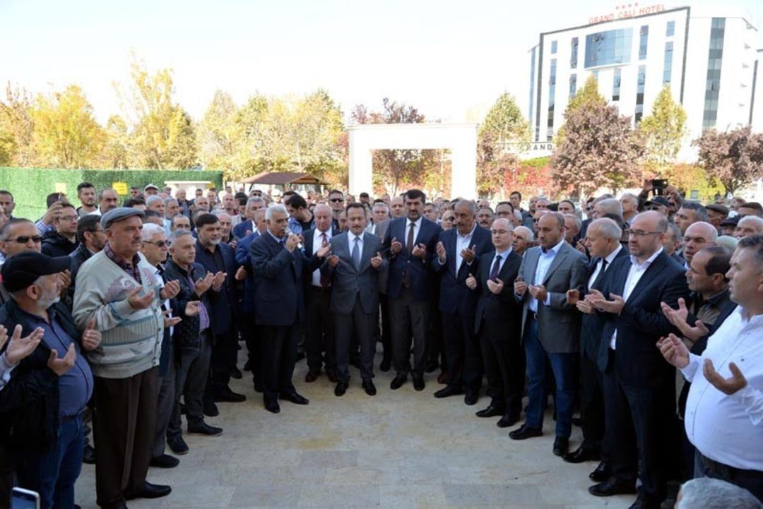 &rsquo;Kuveyt Camisi&rsquo; ibadete a&ccedil;ıldı