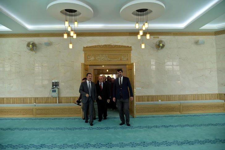 ’Kuveyt Camisi’ ibadete açıldı G3