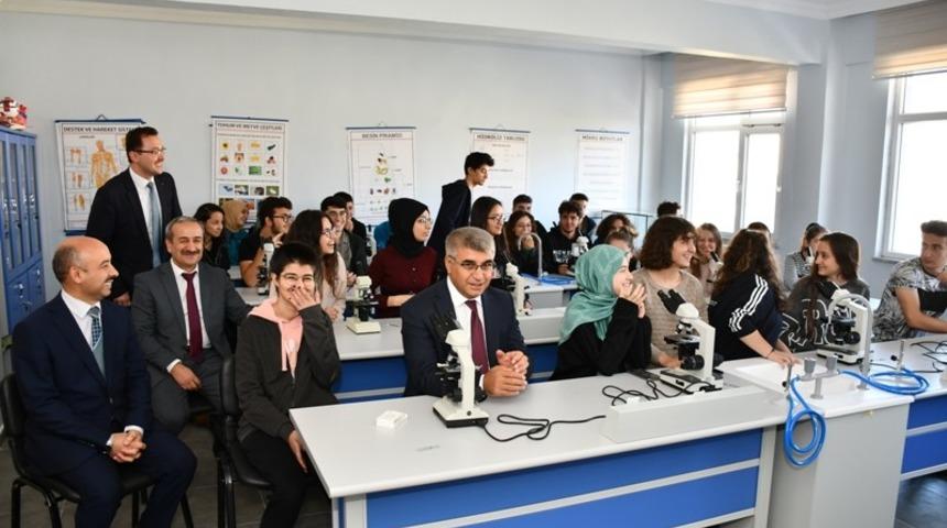 Liselilere profes&ouml;r, do&ccedil;ent ve &ouml;ğretim g&ouml;revlilerinden ders