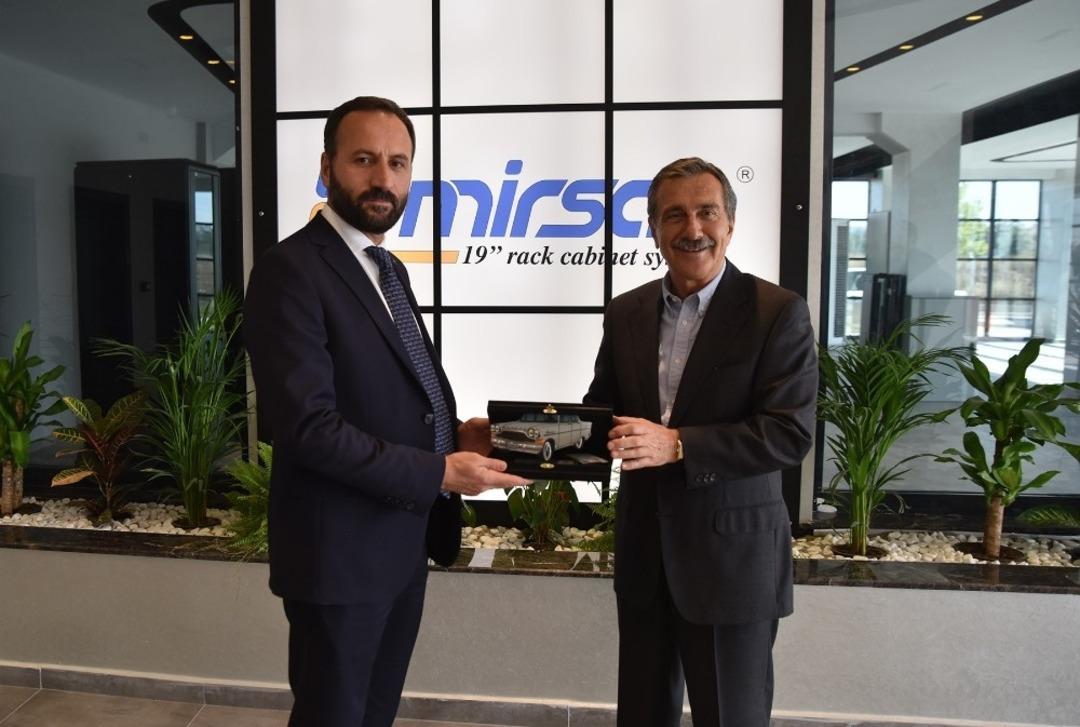 Başkan Ata&ccedil; fabrika ziyaretlerini s&uuml;rd&uuml;r&uuml;yor