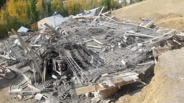 Yüksekova’da inşaat çöktü: 5 yaralı