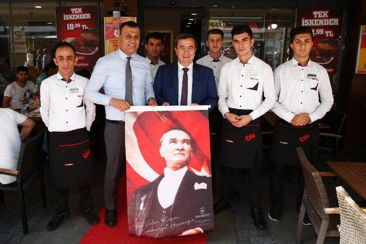 Başkan Batur’dan esnafa Cumhuriyet Bayramı hediyesi G2