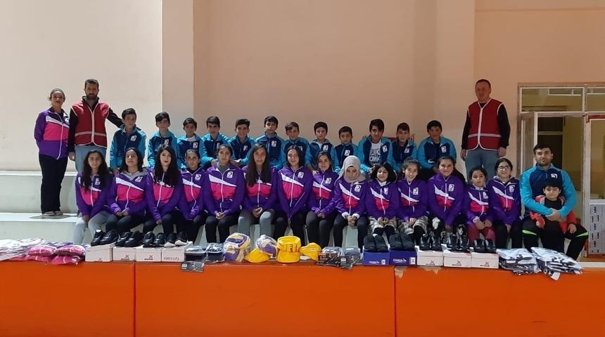 T&uuml;rk Kızılayı Hakkari Şubesinden spora destek