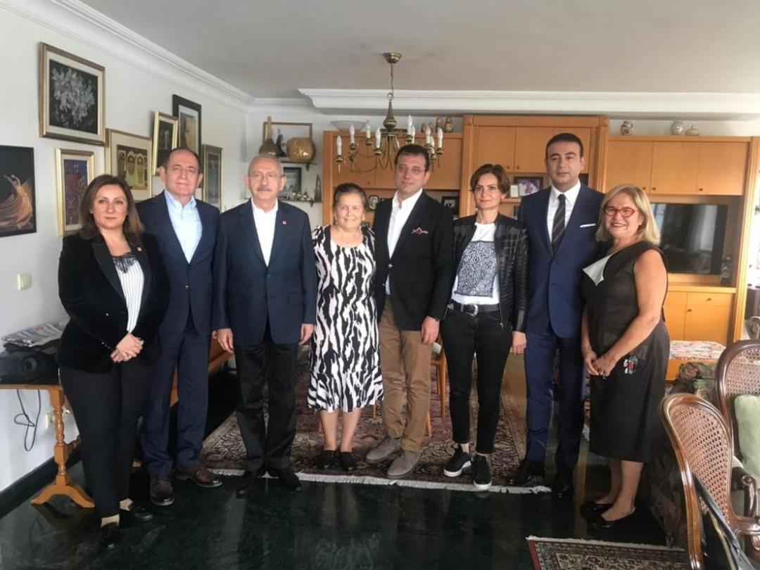 Başkan Akpolat&rsquo;tan, tiyatro ve sinema sanat&ccedil;ısı Yıldız Kenter&rsquo;e ziyaret