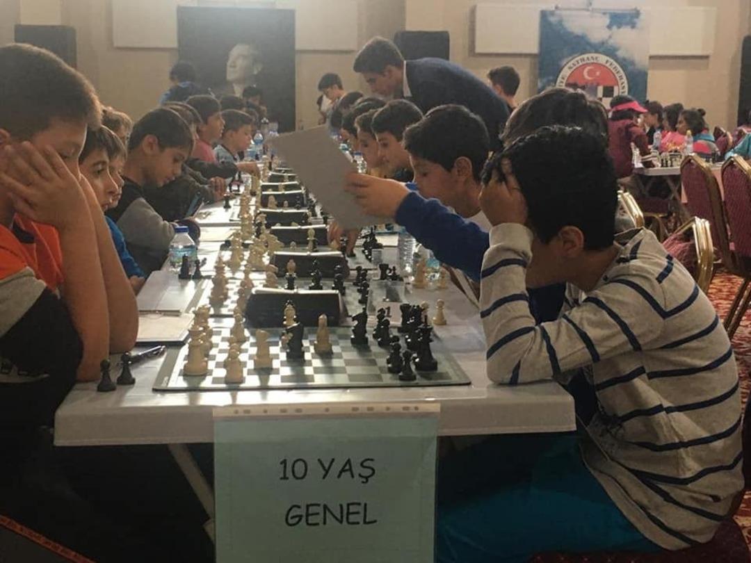 Elazığ&rsquo;da k&uuml;&ccedil;&uuml;kler ve yıldızlar satran&ccedil; turnuvası