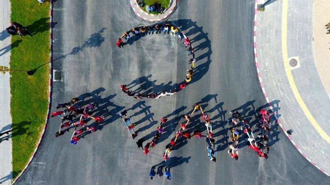 Van depreminin 8&rsquo;inci yıl d&ouml;n&uuml;m&uuml;nde hayatını kaybedenler anıldı