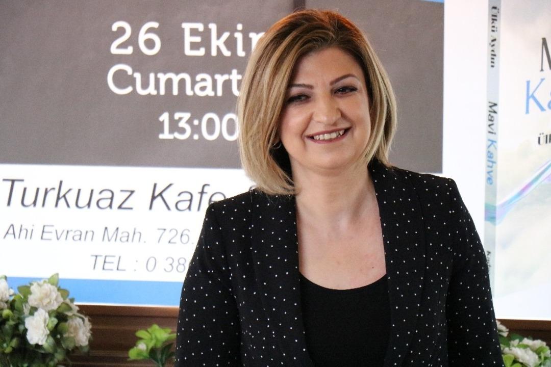 &Uuml;lk&uuml; Aydın, memleketini anlatan ilk kitabını okurlarıyla buluşturdu