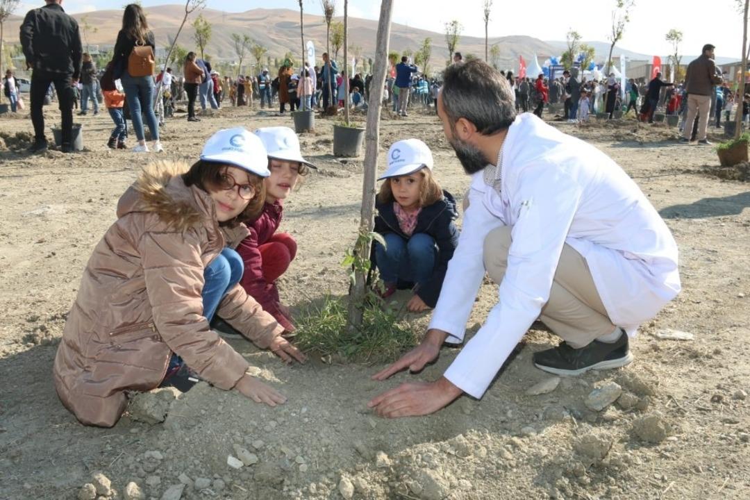 Van&rsquo;da doğan her bebek i&ccedil;in bir fidan dikiliyor