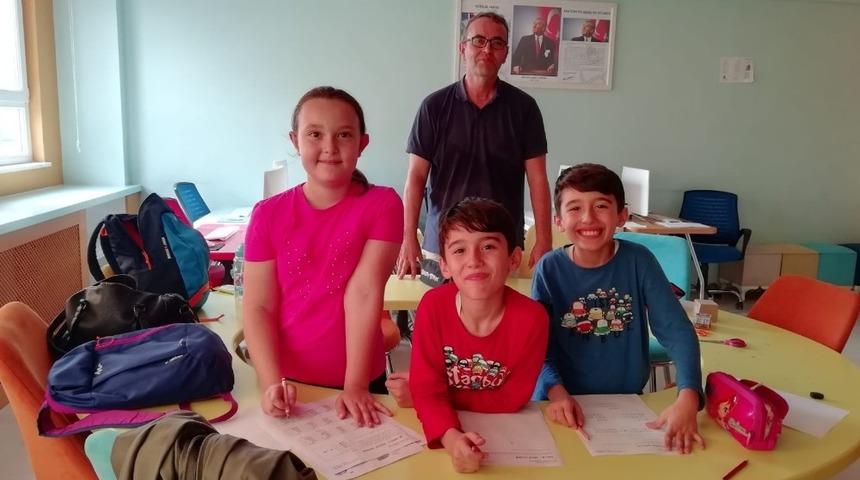 Burhaniyeli &ouml;ğrenciler zeka oyunlarında b&ouml;lge finallerine gidiyor