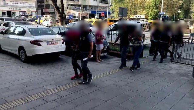 Kuşadası’nda  çaldılar, İzmir’de yakalandılar