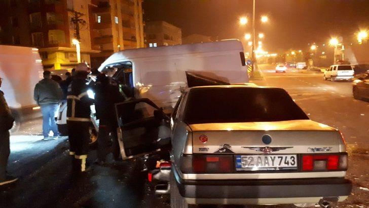 2 aracın karıştığı kazada 1 kişi yaralandı G5