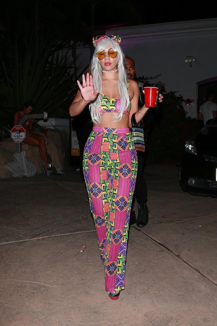 Paris Hilton’un Cadılar Bayramı partisinde kostüm giymeyi unuttular G4