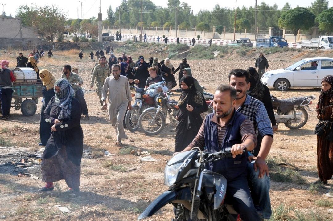 Telabyad&rsquo;daki sivillere STK&rsquo;lardan insani yardım