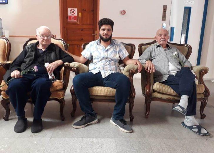 Sancak Derneğinin gençleri yaşlılarla buluştu G2