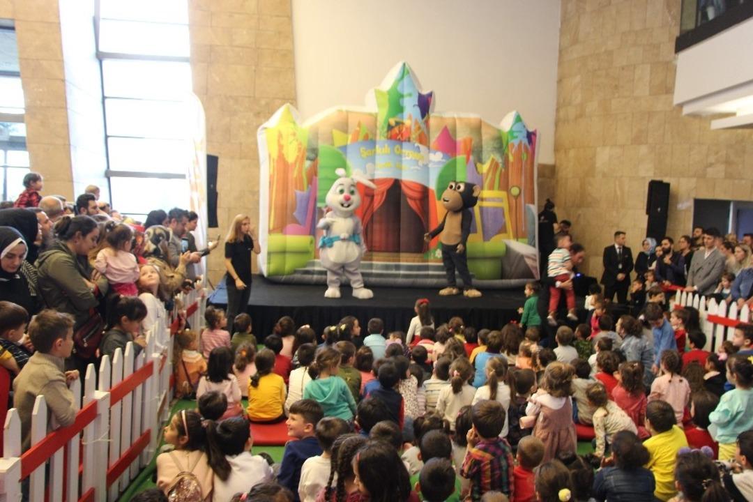 Akıllı Tavşan Momo, Forum Trabzon&rsquo;da &ccedil;ocuklarla buluştu