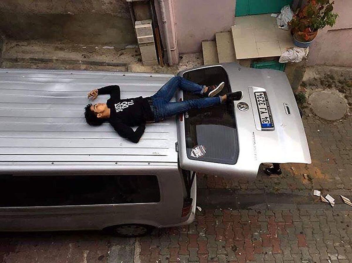 Yer: Kağıthane! Yavru kediyi kurtarmak isterken canından oluyordu