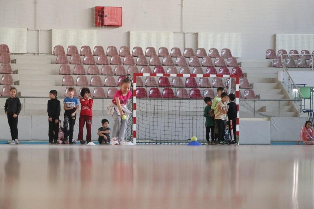 Yetenek taraması t&uuml;m hızıyla s&uuml;r&uuml;yor