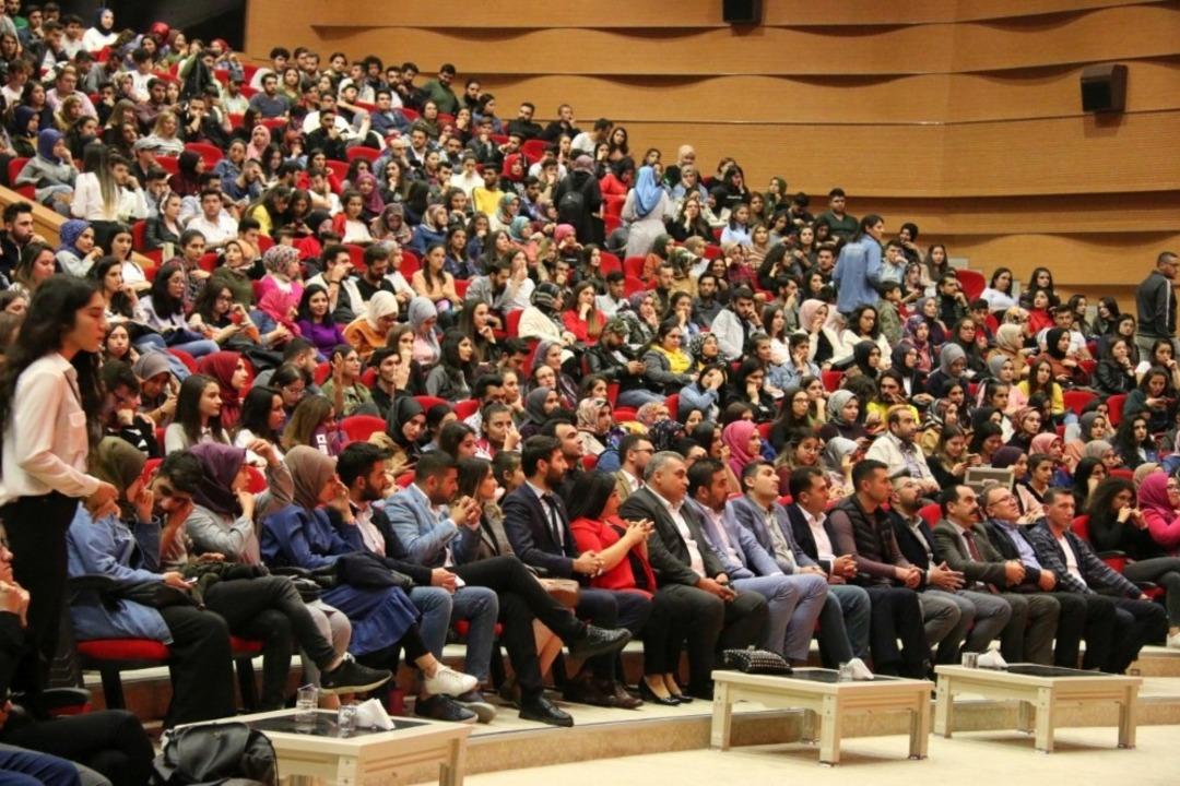 NEV&Uuml;&rsquo;de 3. Geleneksel Neşet Ertaş t&uuml;rk&uuml;leri ve aşk şiirleri dinletisi d&uuml;zenlendi