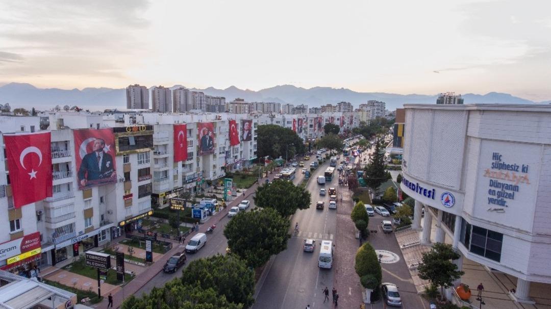 Muratpaşa bayraklarla donatıldı