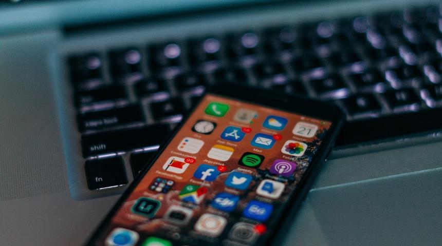 Apple&rsquo;dan 'iPhone&rsquo;larınızı hemen g&uuml;ncelleyin' uyarısı!