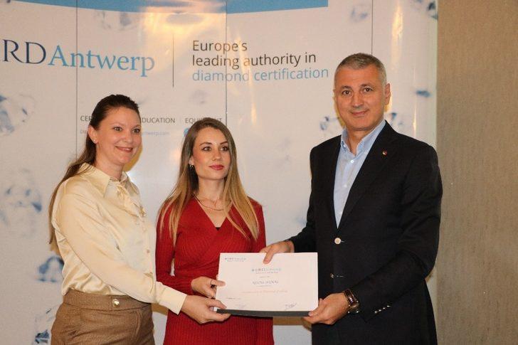 Pırlanta uzmanlık eğitimini tamamlayanlar sertifikalarını aldı G5