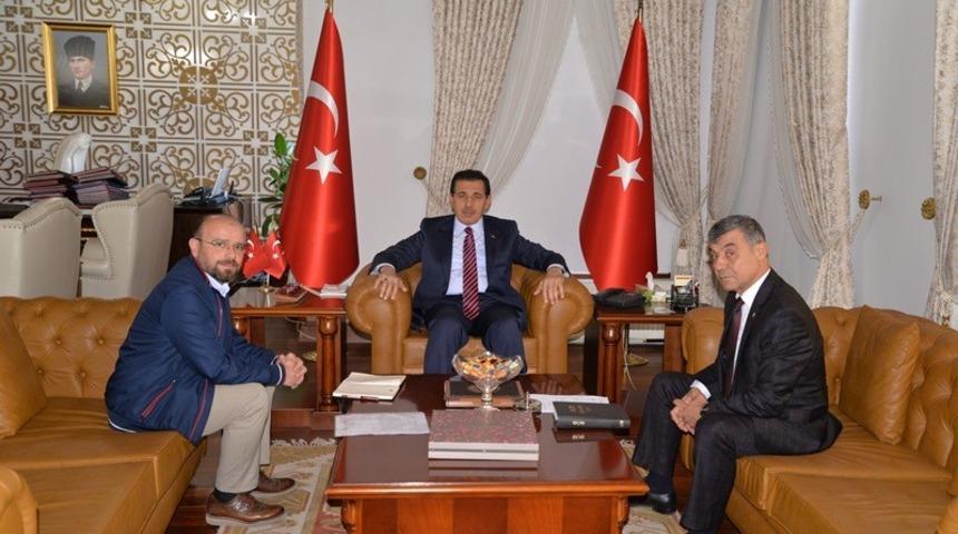 Bolu Valisi &Uuml;mit, &uuml;niversitelilerin ulaşım sorununa el attı