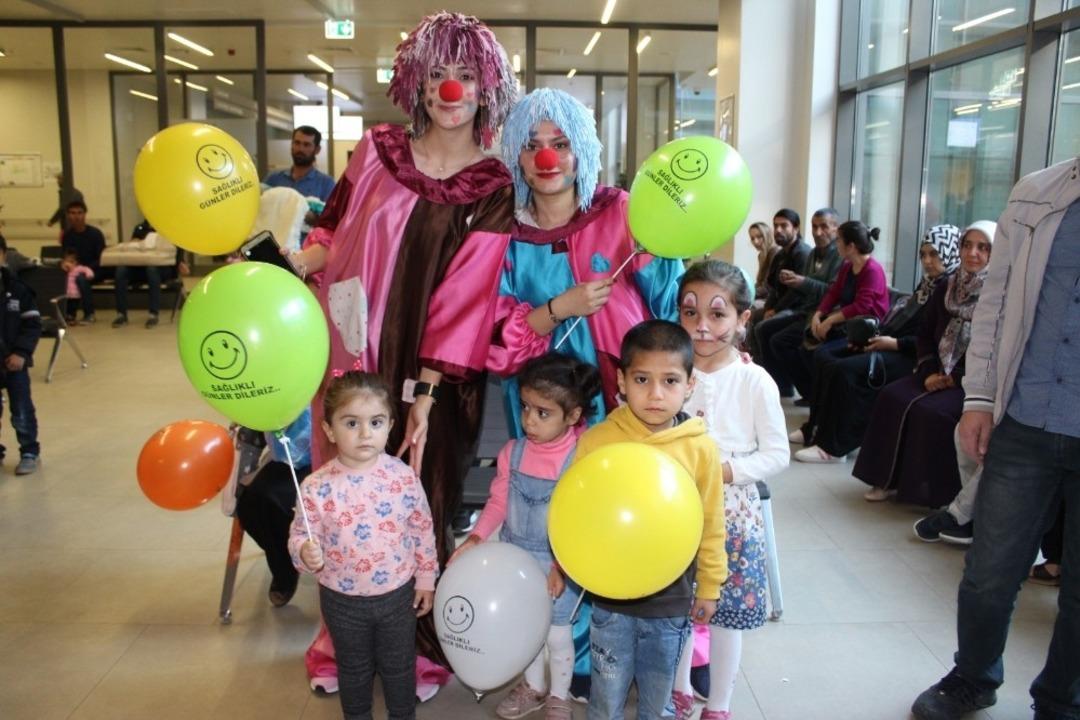 Hasta &ccedil;ocuklara &ldquo;moral&rdquo; g&uuml;n&uuml;