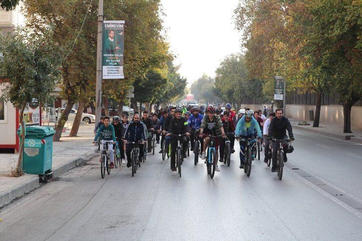 Tahmazoğlu vatandaşlarla Cumhuriyet için pedal çevirdi G3