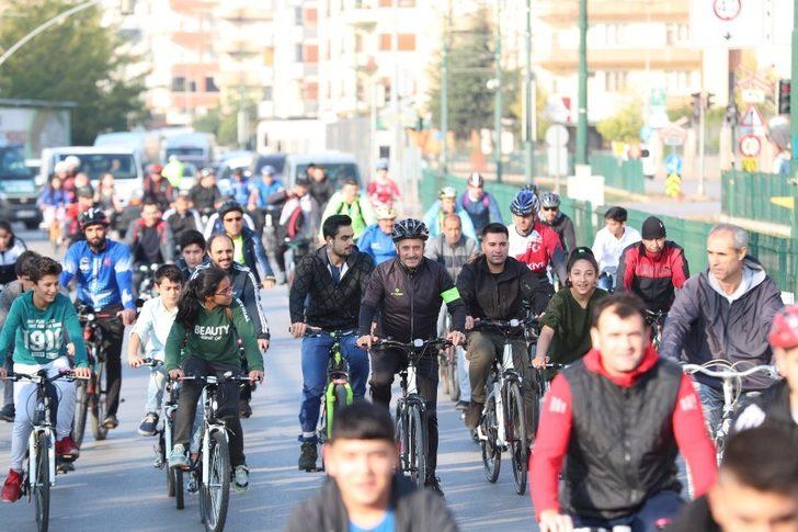 Tahmazoğlu vatandaşlarla Cumhuriyet için pedal çevirdi G5