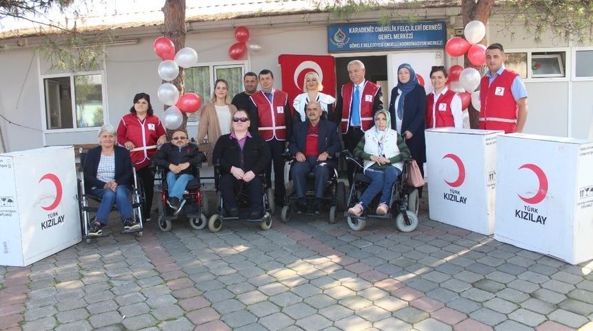 Kızılay&rsquo;dan Omurilik Fel&ccedil;lileri Derneğine tekerlekli sandalye desteği