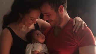 Azra Akın'dan romantik pozlar! 'Ne güzel kadınsın!'