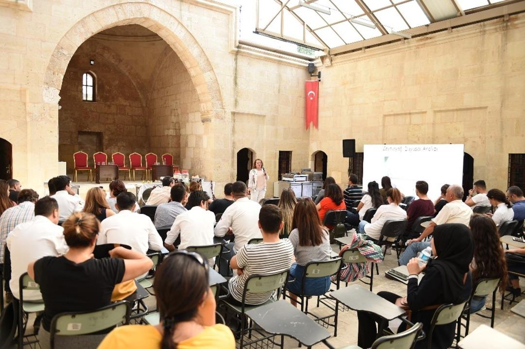 Tarsus Gastronomi G&uuml;nleri&rsquo;nde &uuml;nl&uuml; şefler panel d&uuml;zenledi