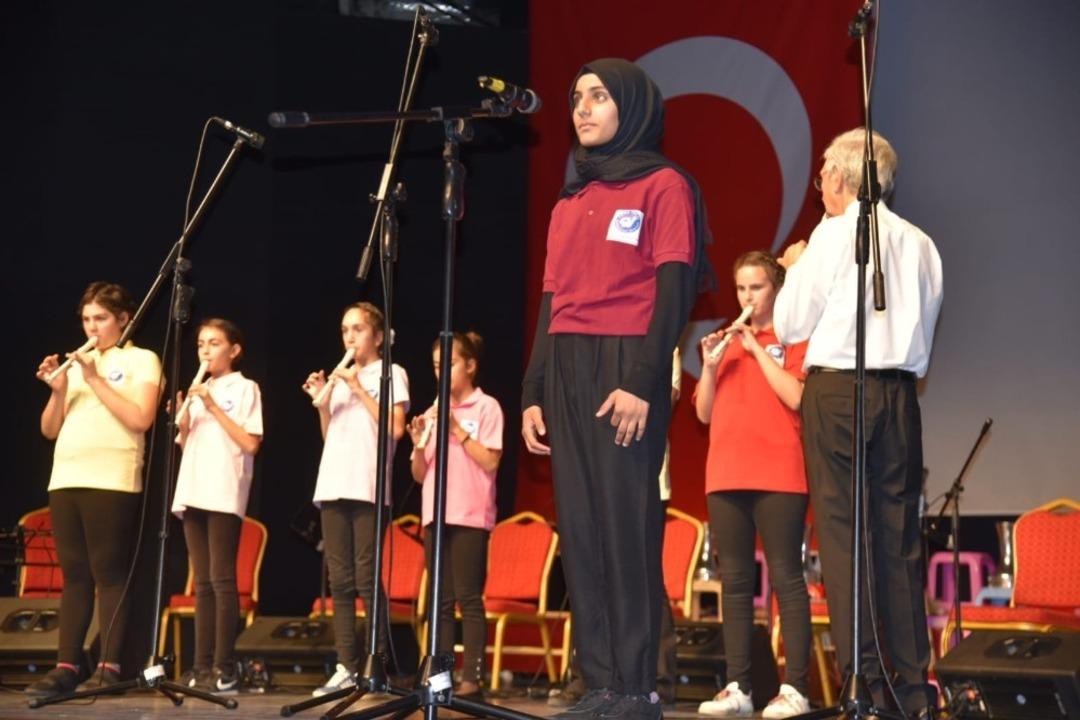 İzmitli &ccedil;ocuklardan Cumhuriyet konseri