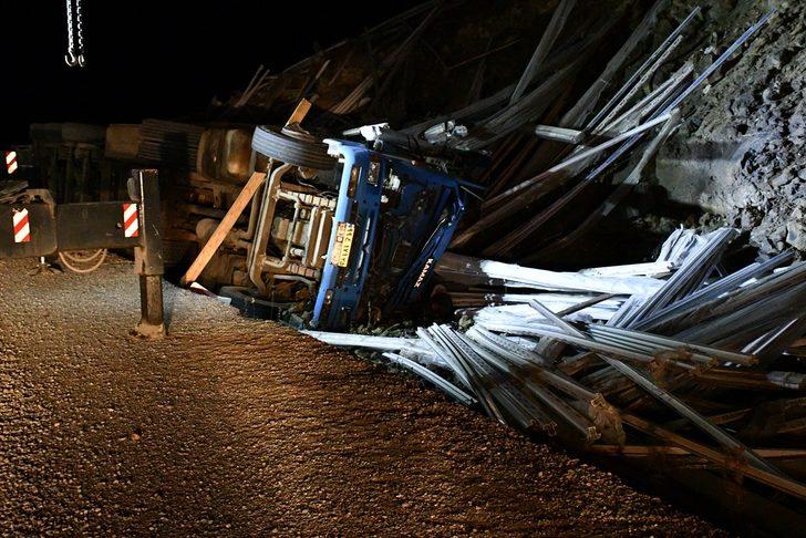 Ağrı'da TIR şarampole devrildi: 1 ölü, 1 yaralı G2