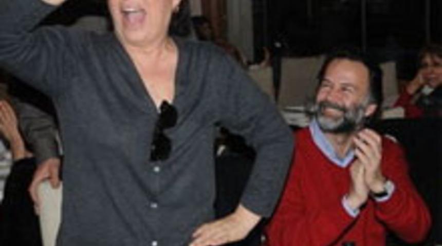 Oya Başar Aşk Sarhoşu!