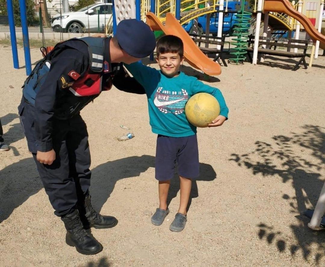 Jandarmanın &lsquo;Huzur ve G&uuml;ven&rsquo; uygulamasında 31 şahıs yakalandı