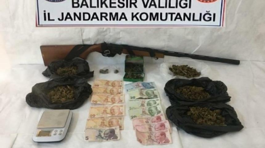 Jandarmadan uyuşturucu ve silah operasyonu