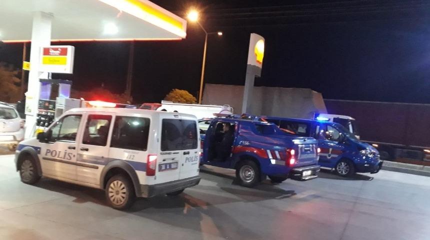 Dur ihtarına uymayan ara&ccedil;tan uyuşturucu &ccedil;ıktı